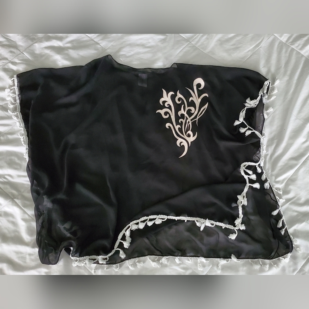 Like New. Younique Swim Cover